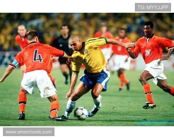 足球明星在音乐旋律中寻找灵感与激情的完美结合之旅 足球明星在音乐旋律中寻找灵感与激情的完美结合之旅